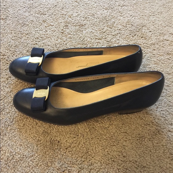 Women’s Salvatore Ferragamo shoes size 9 - Picture 2 of 7